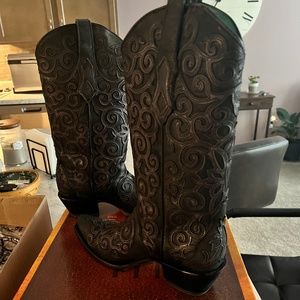Cowgirl boots 8.5 womens Corral